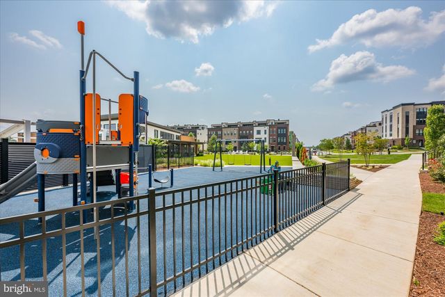 43556 CENTERGATE DR, Ashburn, VA 20148