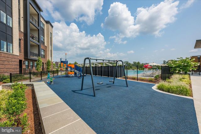 43556 CENTERGATE DR, Ashburn, VA 20148