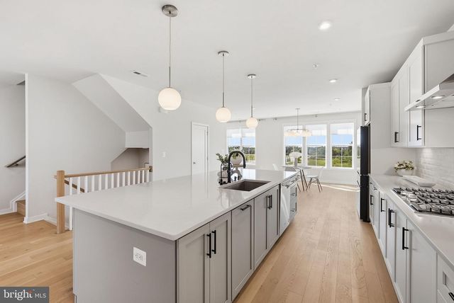 43556 CENTERGATE DR, Ashburn, VA 20148
