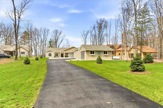 1870 Badger COURT, Arkdale, WI 54613