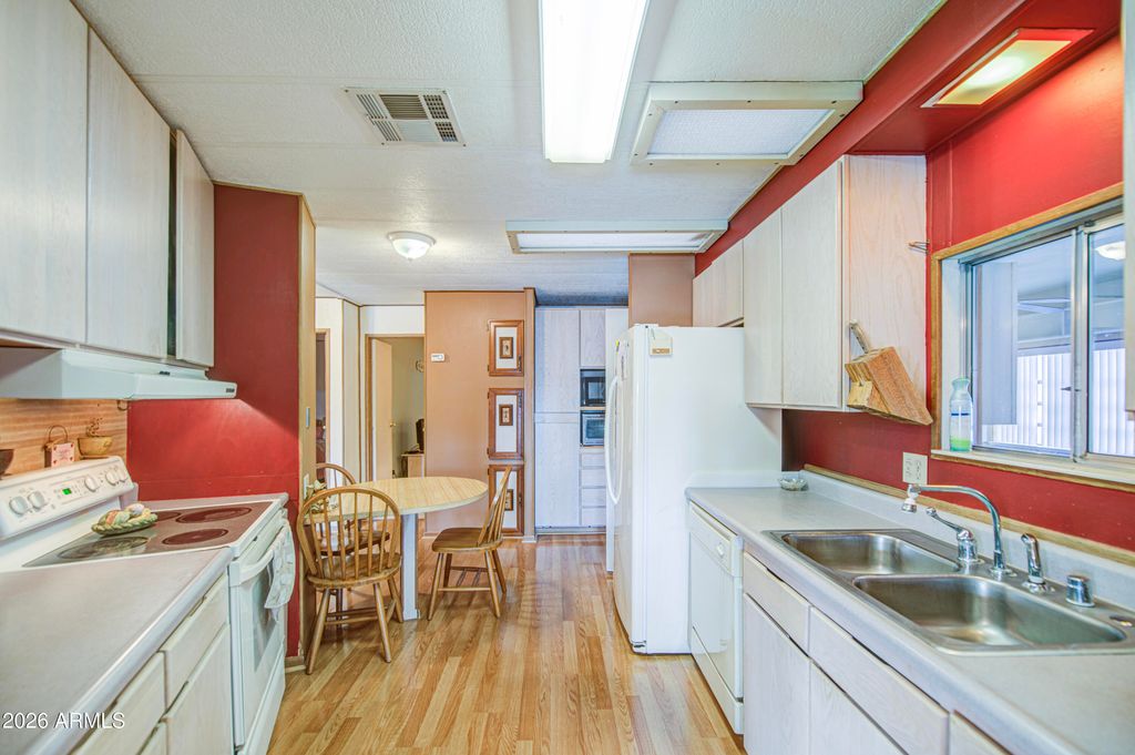 Image 14 of property listing at 7245 E BALMORAL Avenue, Mesa, AZ 85208