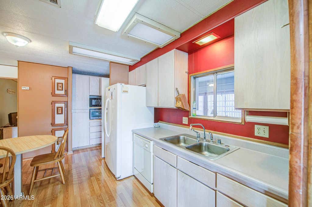 Image 15 of property listing at 7245 E BALMORAL Avenue, Mesa, AZ 85208