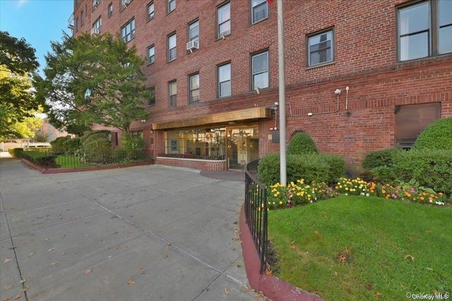 143-50 Hoover Avenue 219, Briarwood, NY 11435