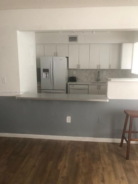 250 180th Drive 108, Sunny Isles Beach, FL 33160