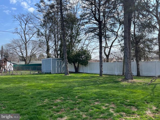 1327 LACEBARK ST, Feasterville Trevose, PA 19053