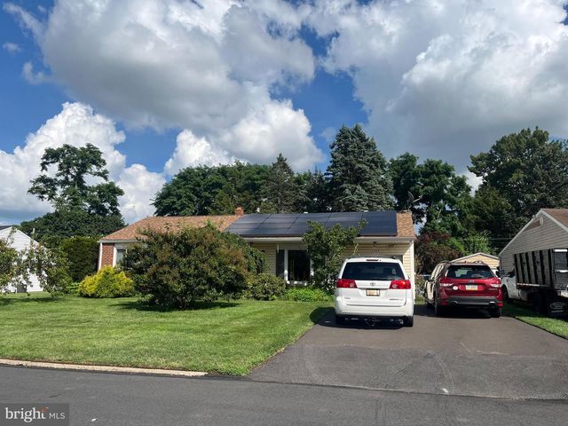 1327 LACEBARK ST, Feasterville Trevose, PA 19053