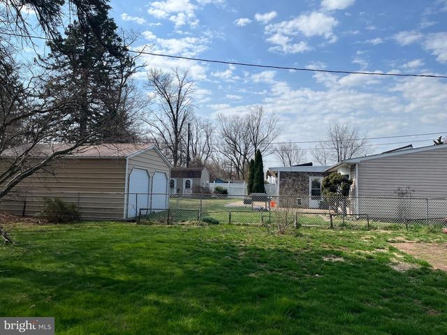 1327 LACEBARK ST, Feasterville Trevose, PA 19053