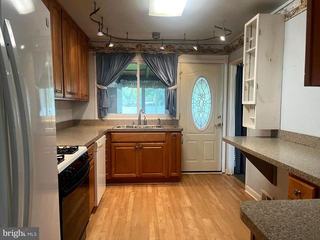 1327 LACEBARK ST, Feasterville Trevose, PA 19053