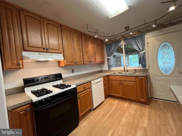 1327 LACEBARK ST, Feasterville Trevose, PA 19053