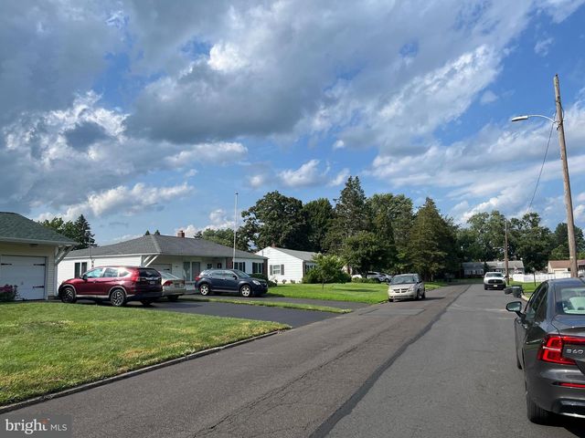 1327 LACEBARK ST, Feasterville Trevose, PA 19053