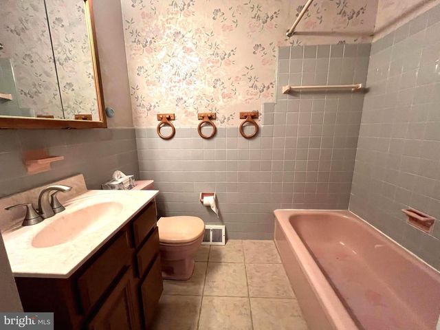 1327 LACEBARK ST, Feasterville Trevose, PA 19053