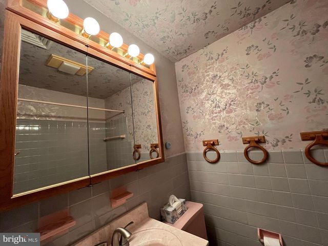 1327 LACEBARK ST, Feasterville Trevose, PA 19053