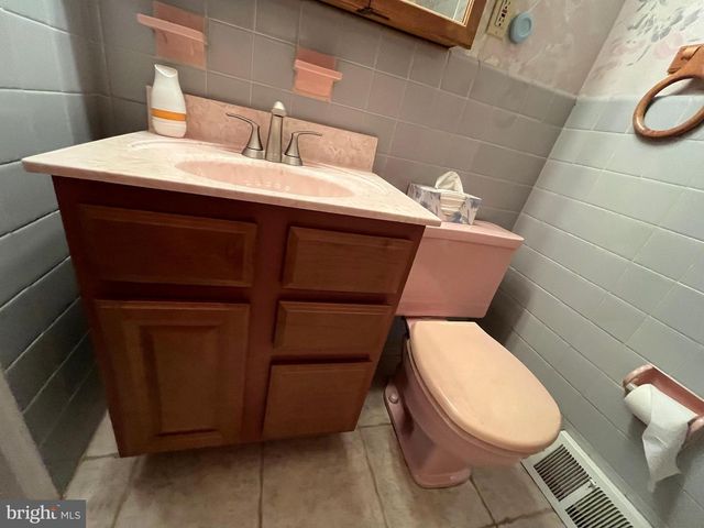 1327 LACEBARK ST, Feasterville Trevose, PA 19053