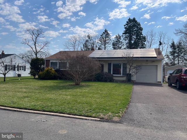 1327 LACEBARK ST, Feasterville Trevose, PA 19053