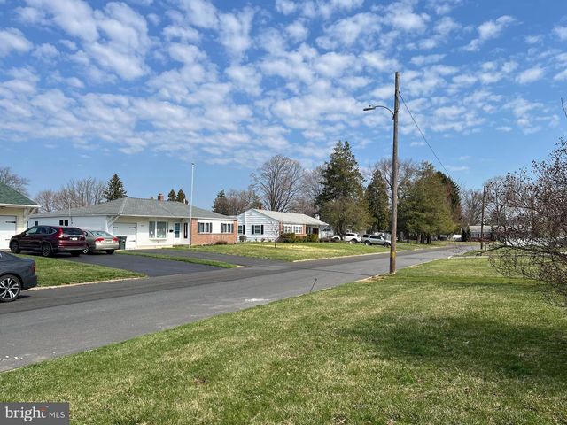 1327 LACEBARK ST, Feasterville Trevose, PA 19053