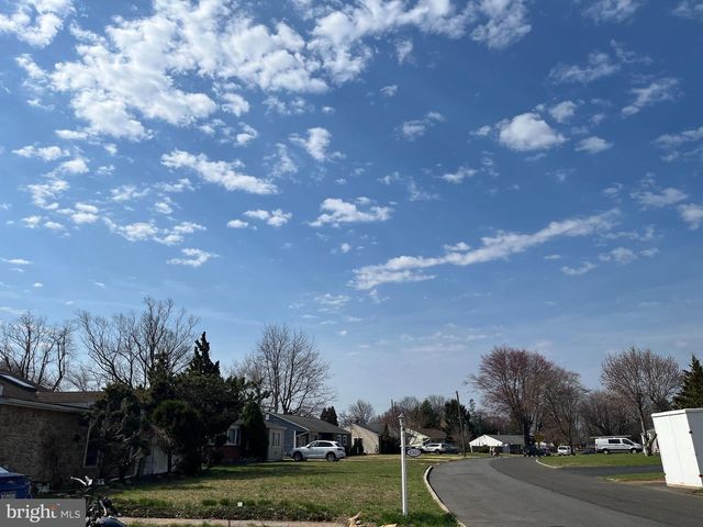 1327 LACEBARK ST, Feasterville Trevose, PA 19053