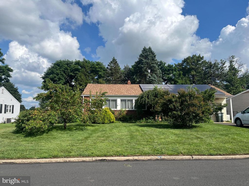 1327 LACEBARK ST, Feasterville Trevose, PA 19053
