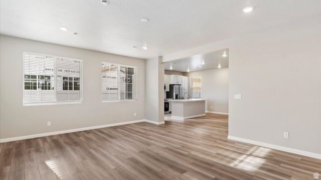 315 E KANAB CREEK DR, Saratoga Springs, UT 84045