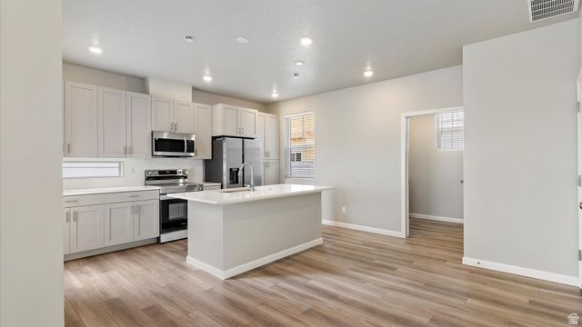 315 E KANAB CREEK DR, Saratoga Springs, UT 84045