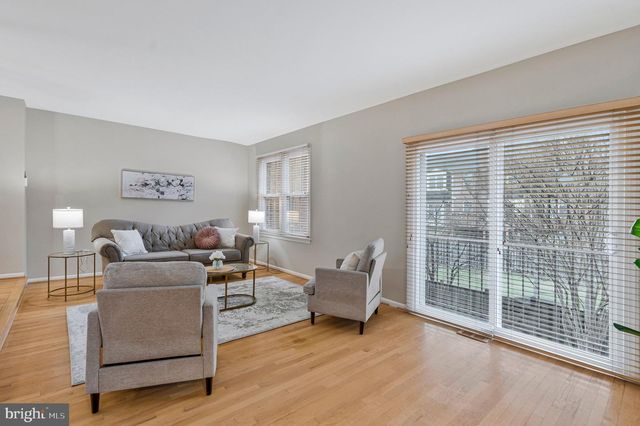 10106 BUSHMAN DR, Oakton, VA 22124