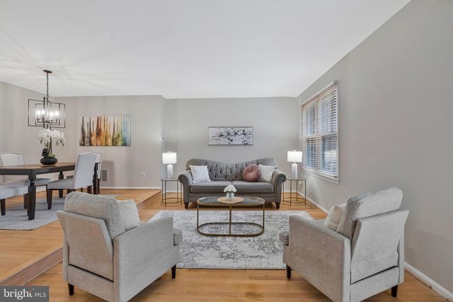 10106 BUSHMAN DR, Oakton, VA 22124