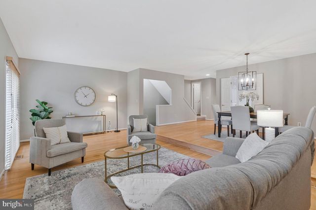 10106 BUSHMAN DR, Oakton, VA 22124