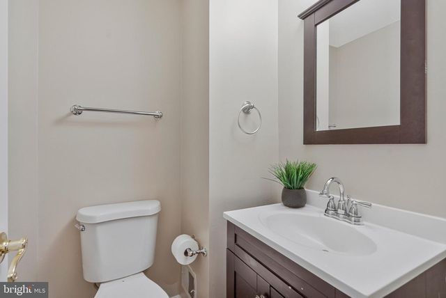 10106 BUSHMAN DR, Oakton, VA 22124