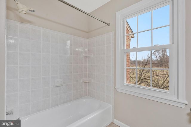 10106 BUSHMAN DR, Oakton, VA 22124