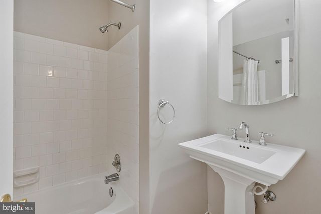 10106 BUSHMAN DR, Oakton, VA 22124