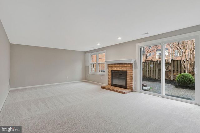 10106 BUSHMAN DR, Oakton, VA 22124