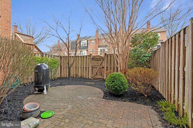 10106 BUSHMAN DR, Oakton, VA 22124