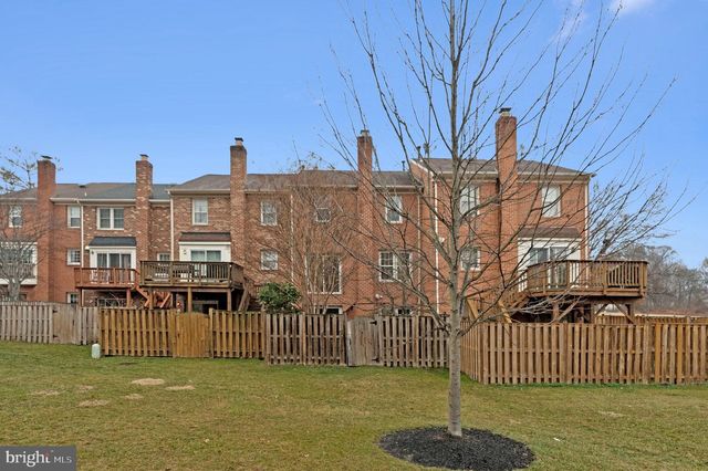 10106 BUSHMAN DR, Oakton, VA 22124