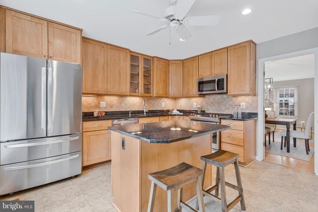 10106 BUSHMAN DR, Oakton, VA 22124