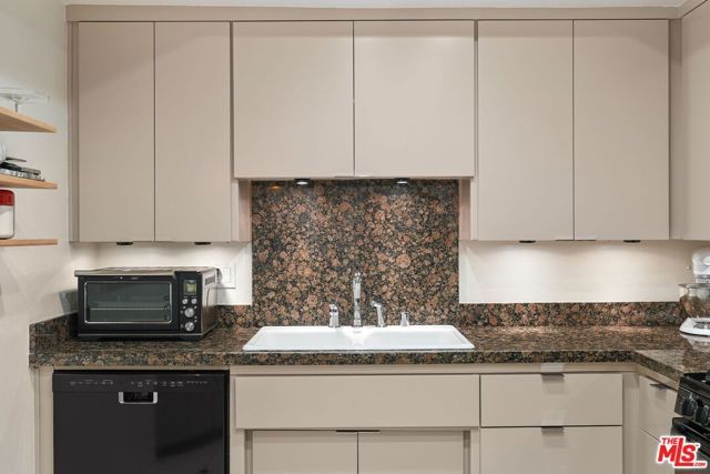 8160 Manitoba Street 113, Playa Del Rey (los Angeles), CA 90293