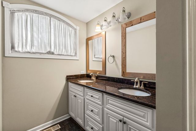 7720 Richardson Lane, Tinley Park, IL 60487