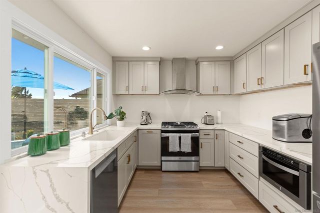 14186 Half Moon Bay Dr, Del Mar, CA 92014