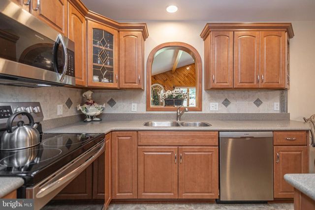 225 PARKVIEW CT, Harleysville, PA 19438