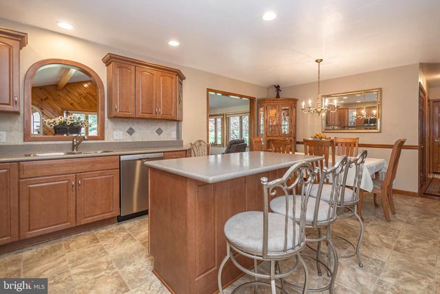 225 PARKVIEW CT, Harleysville, PA 19438