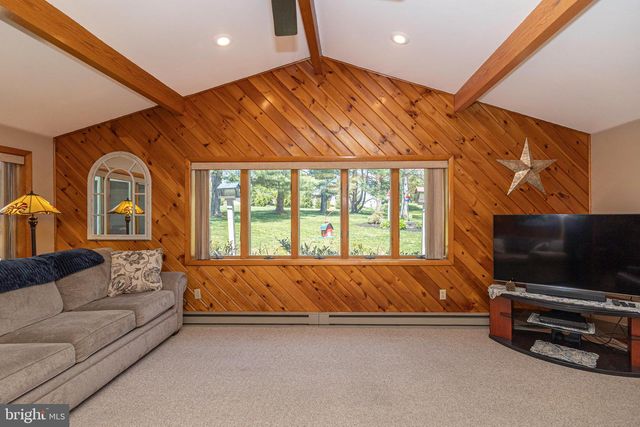 225 PARKVIEW CT, Harleysville, PA 19438