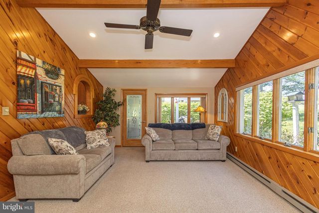 225 PARKVIEW CT, Harleysville, PA 19438
