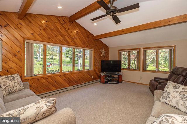 225 PARKVIEW CT, Harleysville, PA 19438