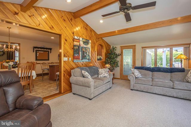 225 PARKVIEW CT, Harleysville, PA 19438