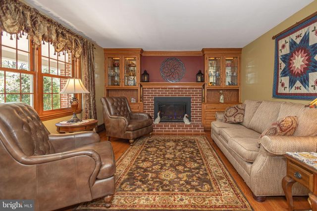 225 PARKVIEW CT, Harleysville, PA 19438