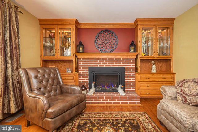 225 PARKVIEW CT, Harleysville, PA 19438