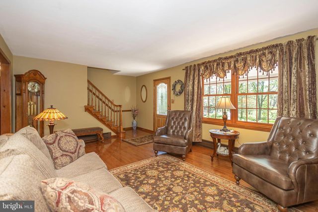 225 PARKVIEW CT, Harleysville, PA 19438