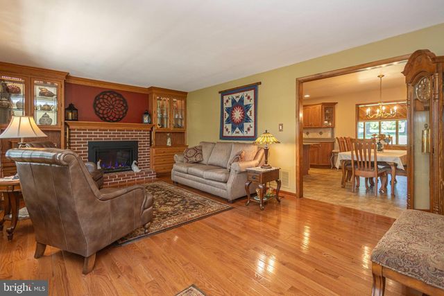 225 PARKVIEW CT, Harleysville, PA 19438