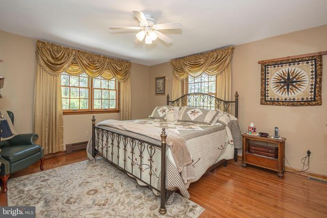 225 PARKVIEW CT, Harleysville, PA 19438