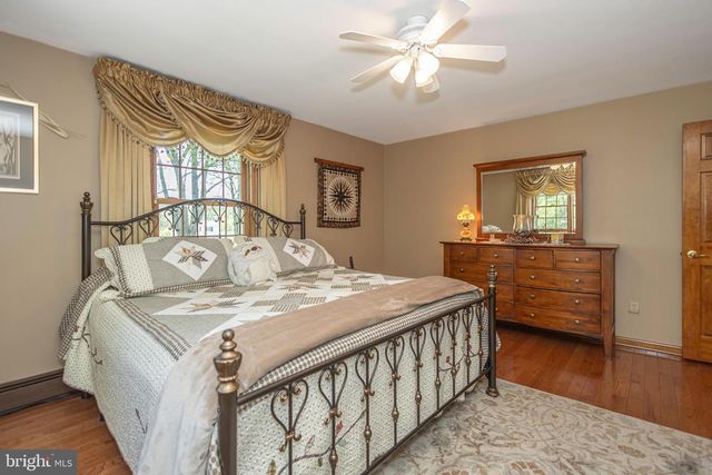 225 PARKVIEW CT, Harleysville, PA 19438