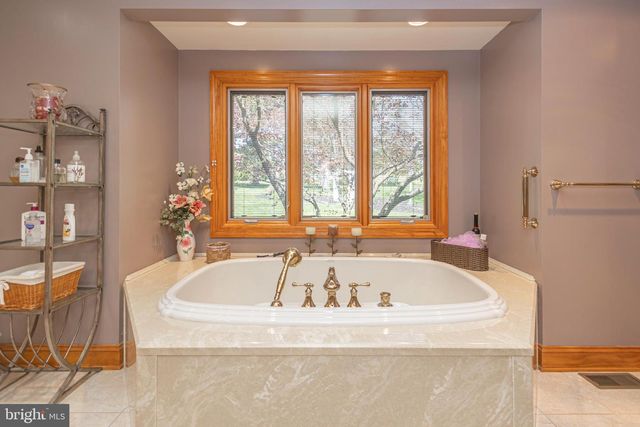225 PARKVIEW CT, Harleysville, PA 19438