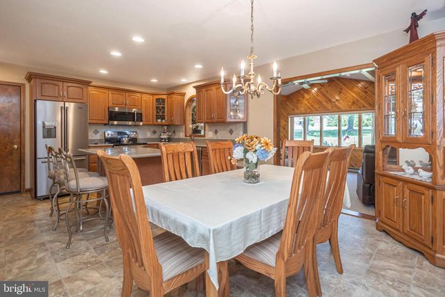 225 PARKVIEW CT, Harleysville, PA 19438